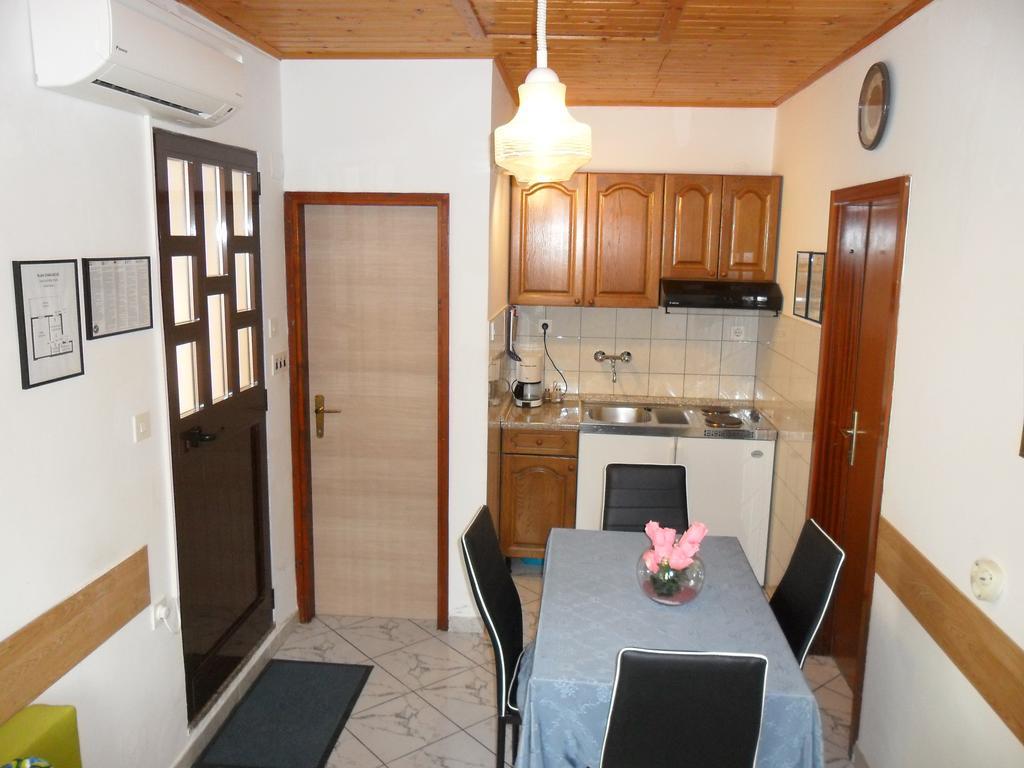 Vile Park Apartments Porec Bagian luar foto