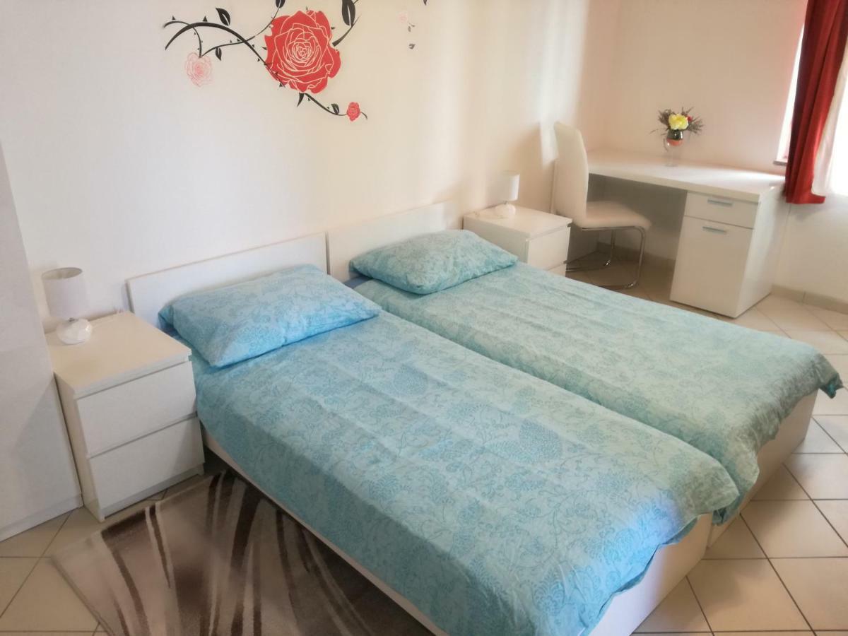 Vile Park Apartments Porec Bagian luar foto
